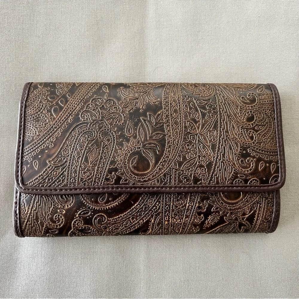 Relic Brown Paisley Tooled Embossed Tri-Fold Clutch Wallet